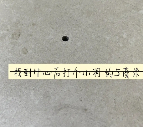 茄子河瓷砖空鼓维修公司专业解答在瓷砖铺贴过程中，如果砂料搅拌不均匀，将会带来以下问题
