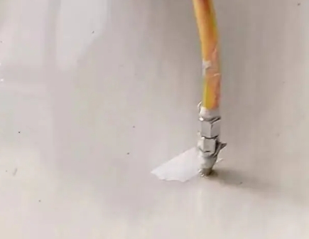 茄子河瓷砖空鼓维修公司专业解答在瓷砖铺贴过程中，如果使用的砂料过粗（如全部使用了粗砂），可能会导致以下问题